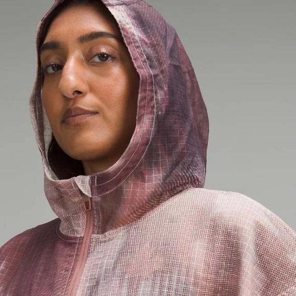 Lululemon NWT Translucent Hooded Jacket CANADA EXCLUSIVE - Picture 4 of 16